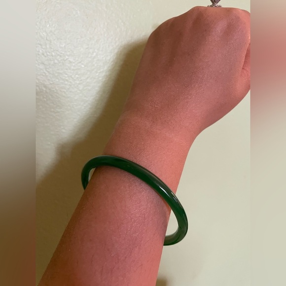 Elegant Green Agate Stone Bangle Bracelet - Picture 5 of 5